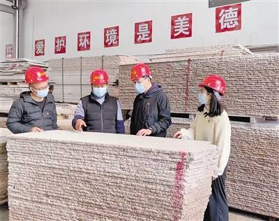 永定區(qū)洪山(shān)鎮紀委監委負責人深入石材企業