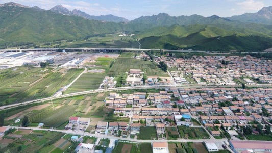 河北承德(dé)石材工(gōng)業區(qū)