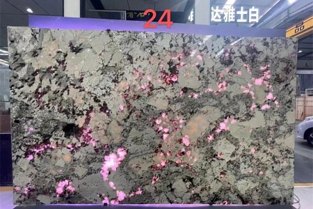 雪(xuě)山(shān)藍